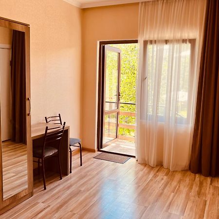 Soso Burduli'S Guesthouse Казбеги Екстериор снимка