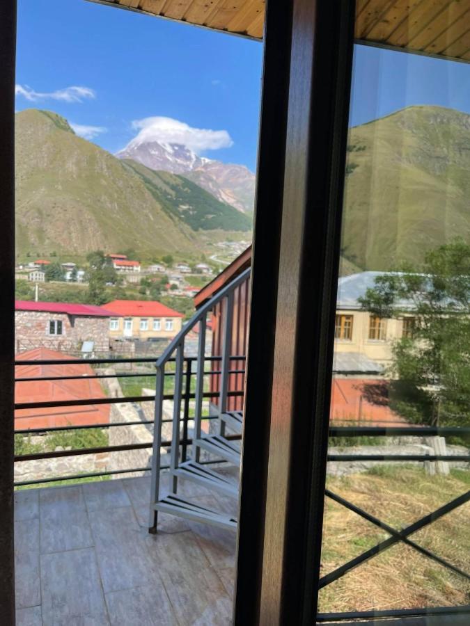Soso Burduli'S Guesthouse Казбеги Екстериор снимка
