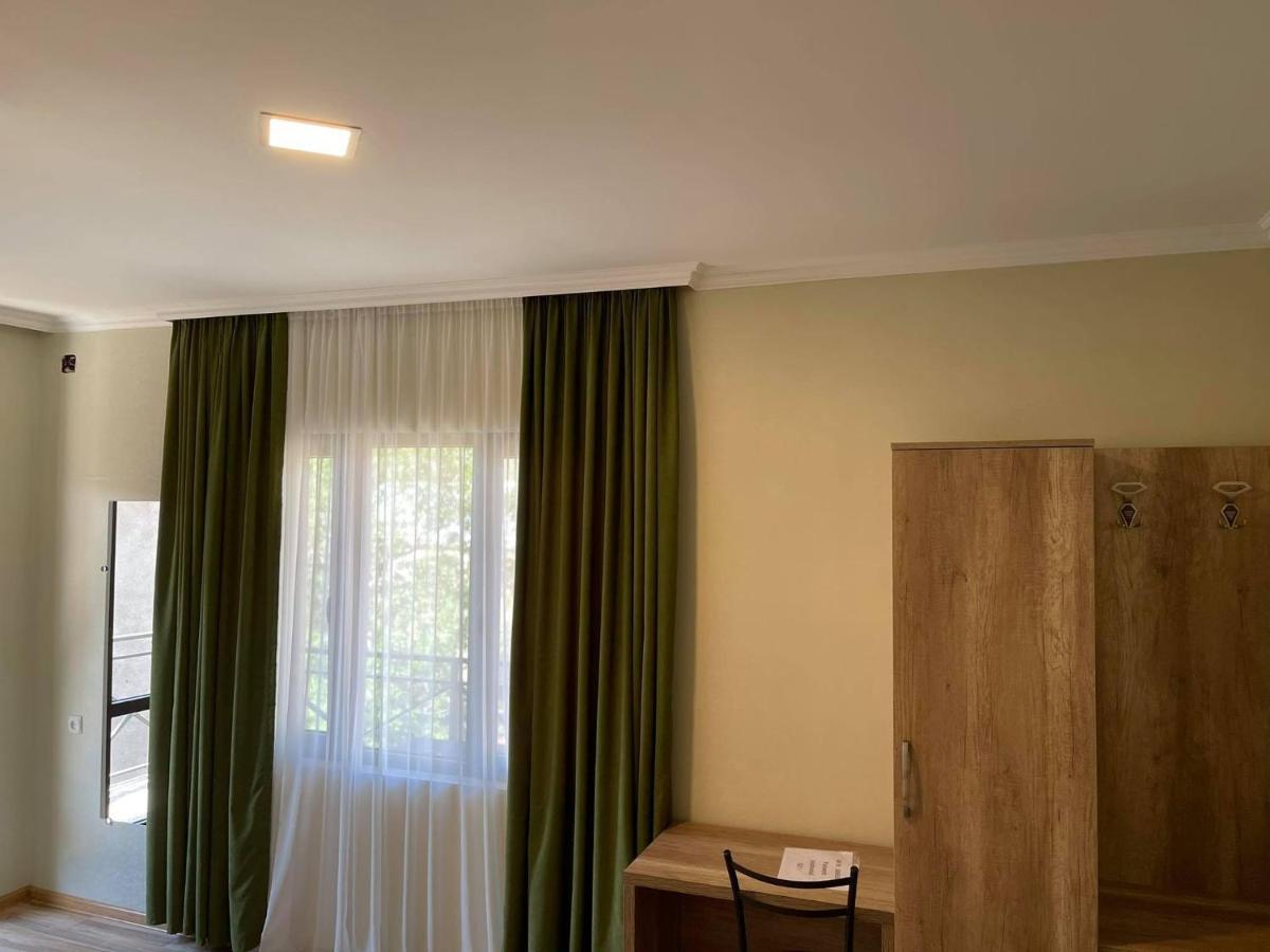 Soso Burduli'S Guesthouse Казбеги Екстериор снимка