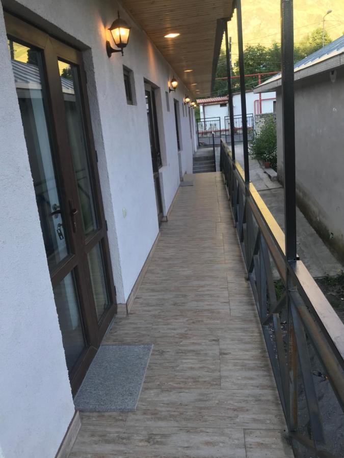 Soso Burduli'S Guesthouse Казбеги Екстериор снимка