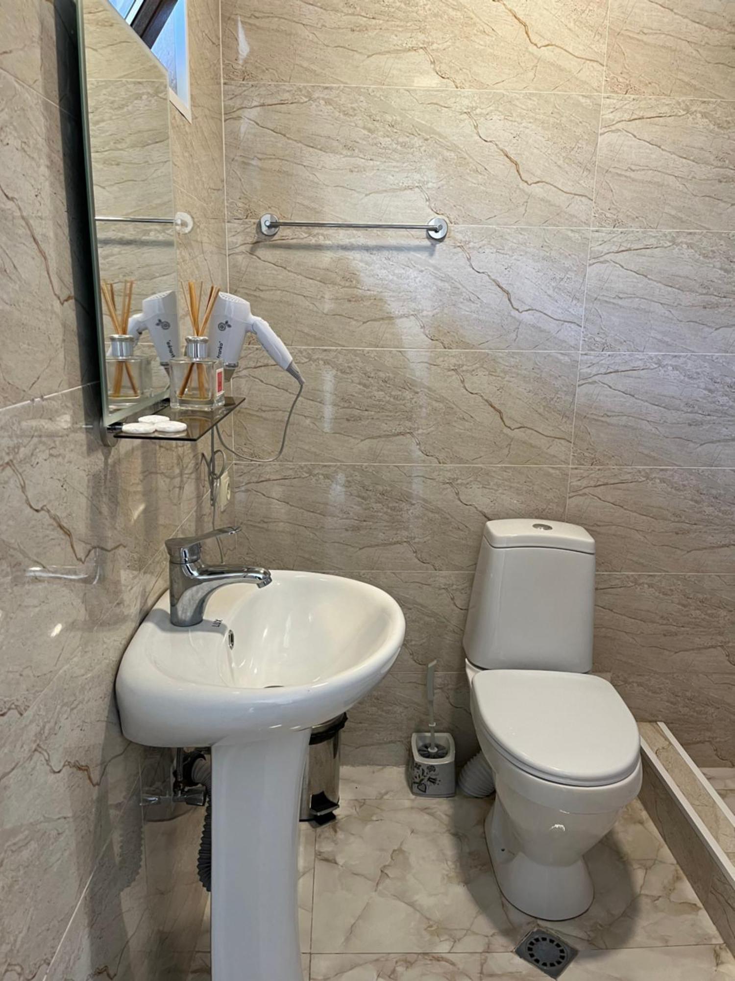 Soso Burduli'S Guesthouse Казбеги Екстериор снимка