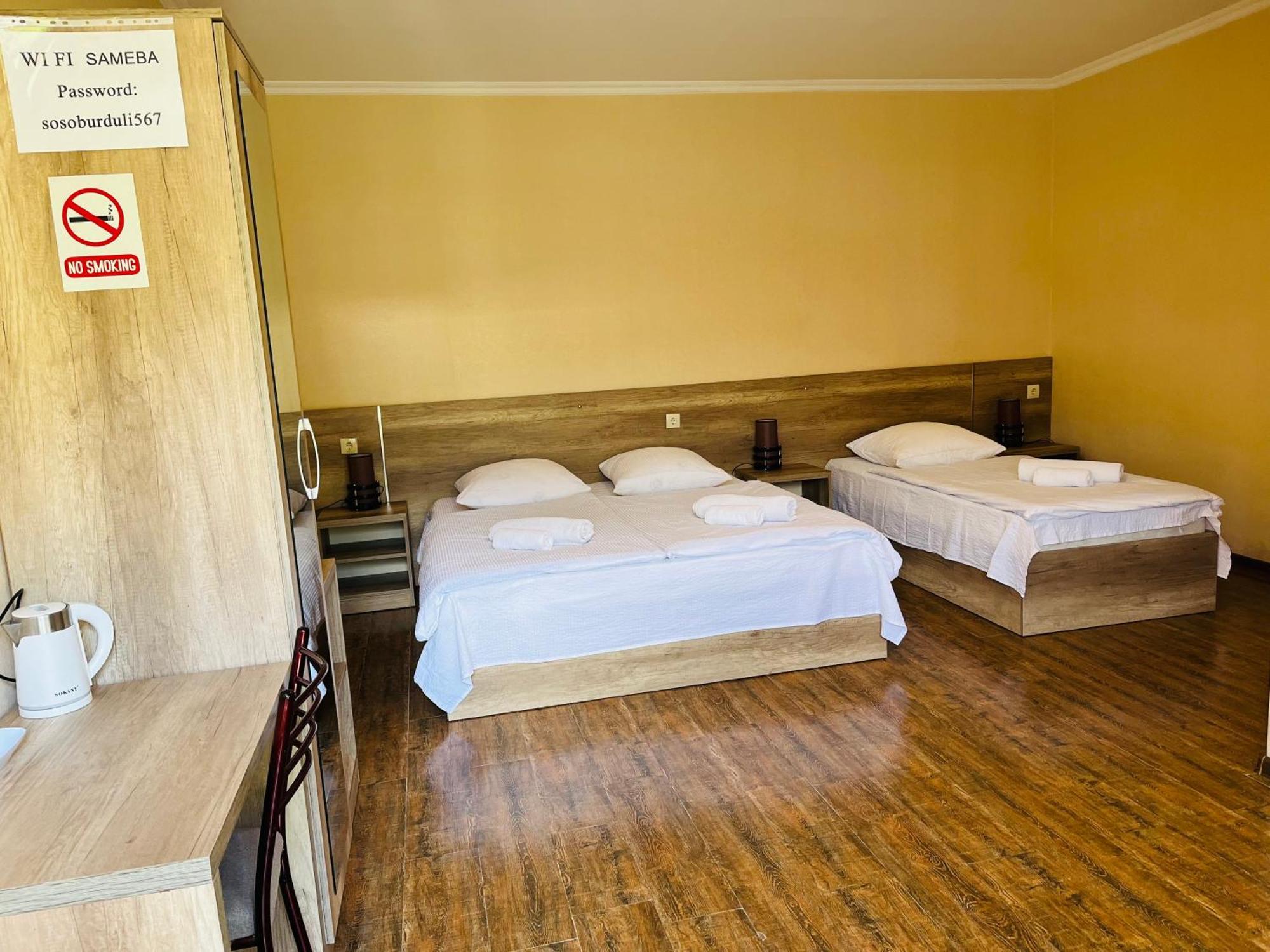 Soso Burduli'S Guesthouse Казбеги Екстериор снимка