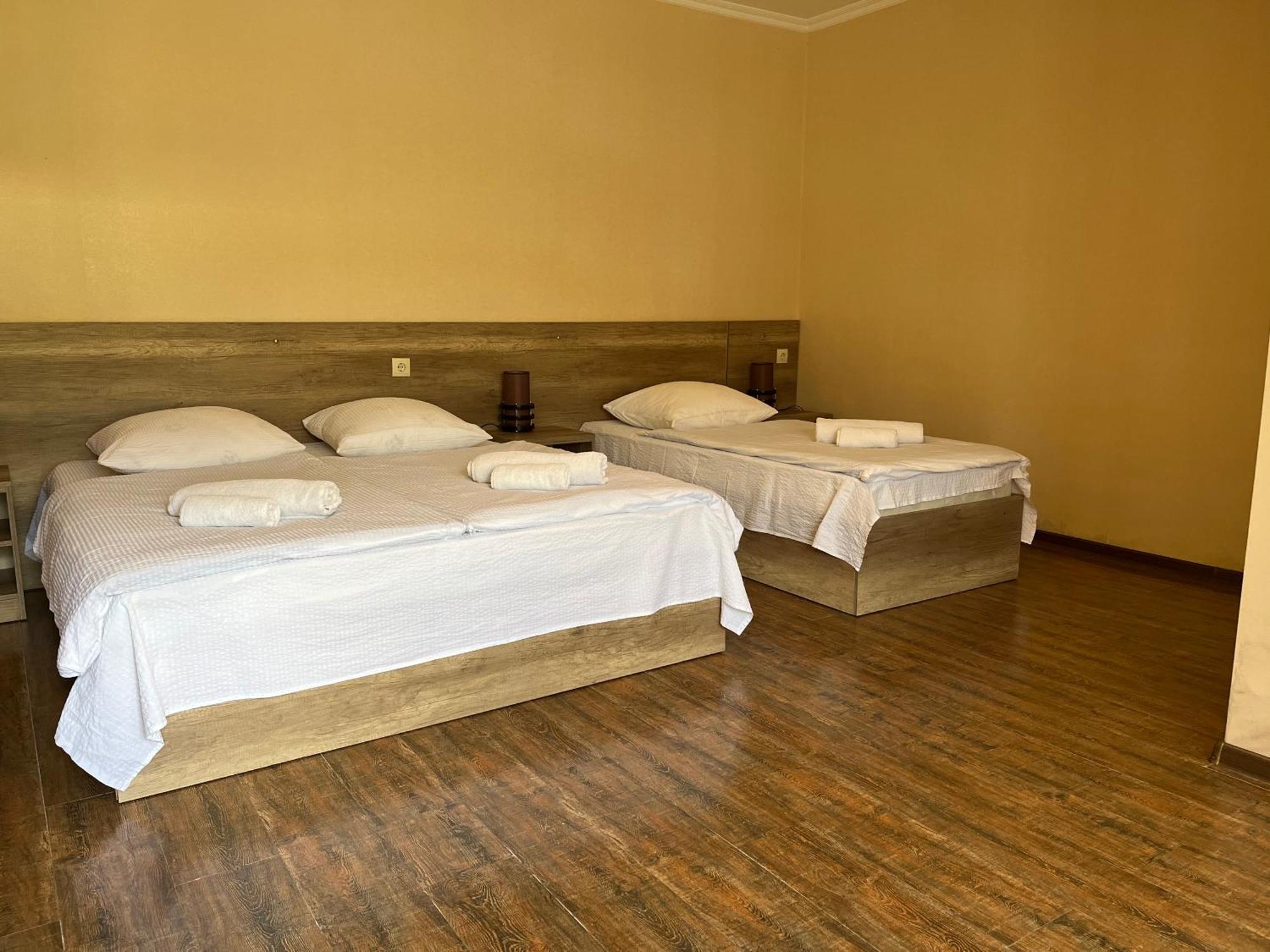 Soso Burduli'S Guesthouse Казбеги Екстериор снимка