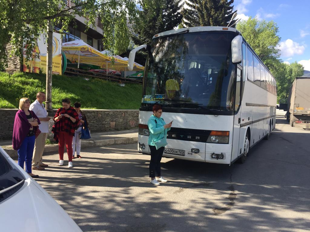 Soso Burduli'S Guesthouse Казбеги Екстериор снимка